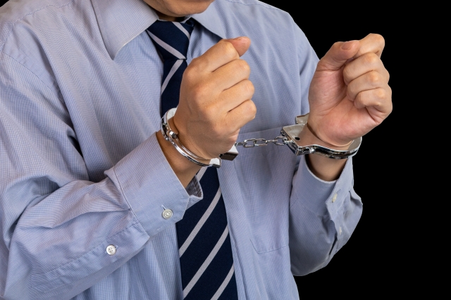 投資詐欺は逮捕される犯罪なのか